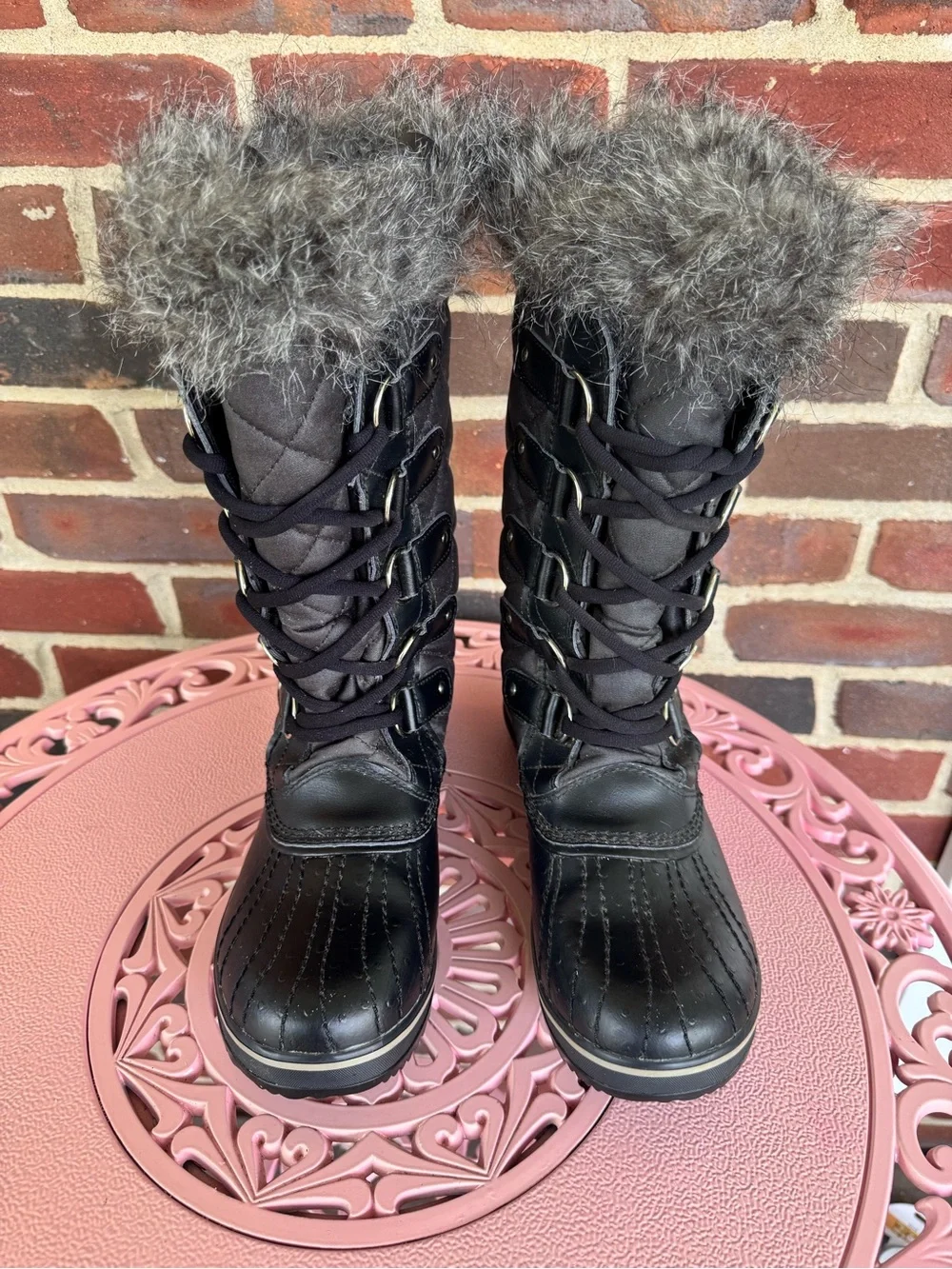 Sorel Women’s Size 9 Quilted Black Lace-Up Winter Boots with Faux Fur Trim